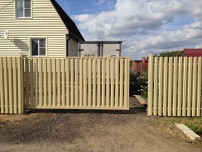 Ворота откатные из евроштакетника - пример 12 фото в Кулебаках