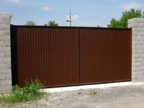 ворота распашные с ручным управлением - пример 11 фото в Кулебаках