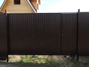 Ворота из профнастила откатные - пример 11 фото в Кулебаках