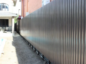 Забор из евроштакетника на ленточном фундаменте 57 метров фото в Кулебаках