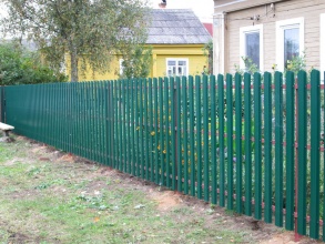 Забор из евроштакетника с забивными столбами 36 метров фото с установкой